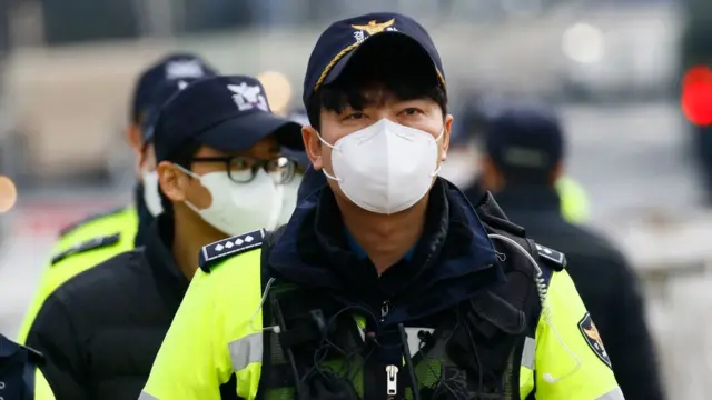 கொரோனா வைரஸ் : வட கொரிய தலைவர் கிம் ஜாங் உன் பொது இடங்களுக்கு வருவதை தவிர்கிறாரா