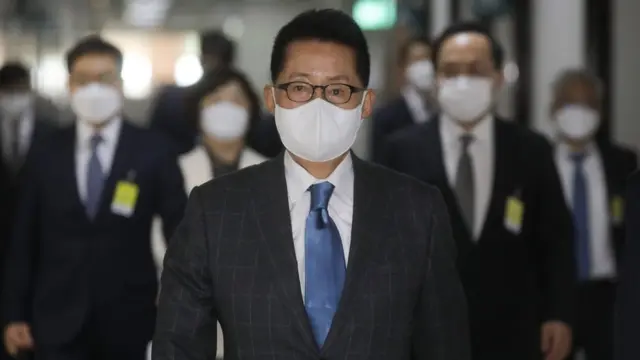 박지원 국가정보원장이 11월 30일 국회에서 열린 정보위원회 전체회의에 출석하고 있다