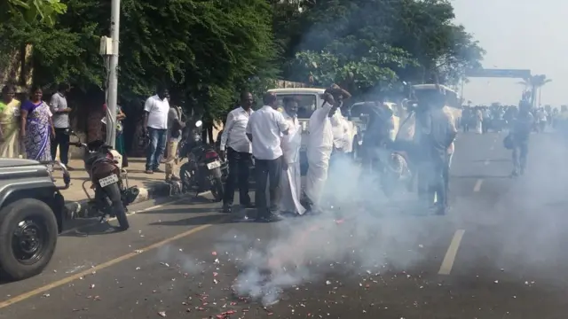 தினகரன் ஆதரவாளர்கள் கொண்டாட்டம்(புகைப்படடத் தொகுப்பு)