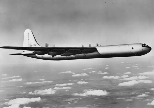 Em 1950, o bombardeiro americano B-36 caiuqual a melhor casa de apostas onlineáguas canadenses, levando com ele uma bomba nuclear