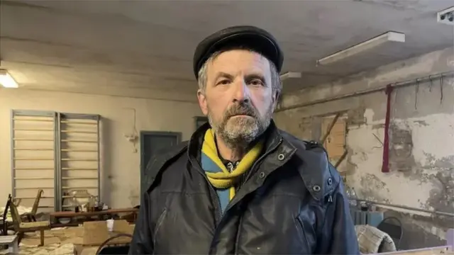 માયકોલા ક્લિમચક સહિત અન્ય તમામ લોકોને બંદૂકની અણીએ એક સ્કૂલના બેઝમેન્ટમાં રહેવા માટે મજબૂર કરાયાં હતાં