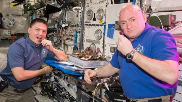 Завтрак экипажа