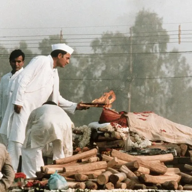 இந்திரா காந்தியின் இறுதிச்சடங்கு இஸ்லாமிய முறைப்படி செய்யப்பட்டதா?