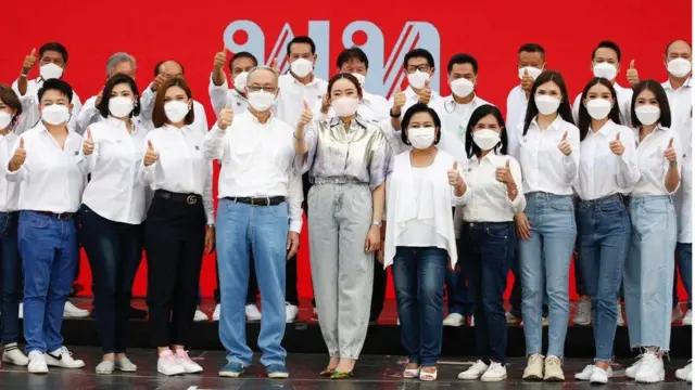 อุ๊งอิ๊ง-แพทองธาร ร่วมกิจกรรมเปิดตัวว่าที่ผู้สมัคร ส.ก. ทั้ง 50 เขต ภายใต้แคมเปญ "BANGKOK BLING กรุงเทพฯ มั่งคั่ง" เมื่อ 24 มี.ค.