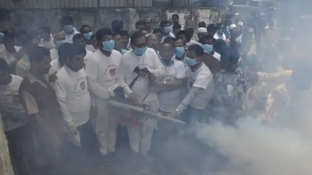 মশা নিধনে এমন আয়োজনের প্রচার হলেও তা কতটা কাজে লাগছে তা নিয়ে প্রশ্ন উঠেছে আগেই