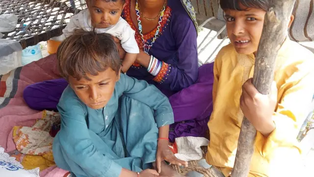 سیلاب، بچے، کیمپ