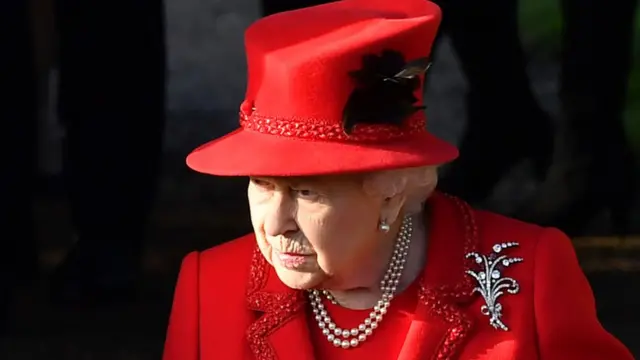 সান্ড্রিংহ্যাম প্রাসাদে জরুরী বৈঠক ডেকেছেন রাণী