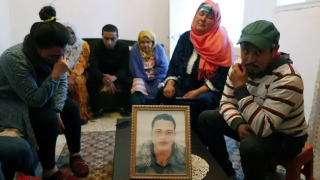 阿尼斯·阿姆里在突尼斯的家人呼吁他向当局自首。