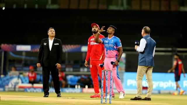 राजस्थान रॉयल्स के कप्तान संजू सैमसन ने टॉस जीत कर पंजाब को पहले बल्लेबाज़ी के लिए उतारा