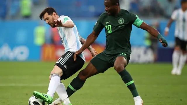 Lionel Messi na Argentina da kuma Mikel Obi na Najeriya