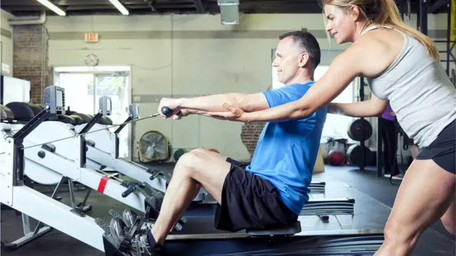 Всегда иметь рядом личного фитнес-инструктора. Для некоторых это важно.