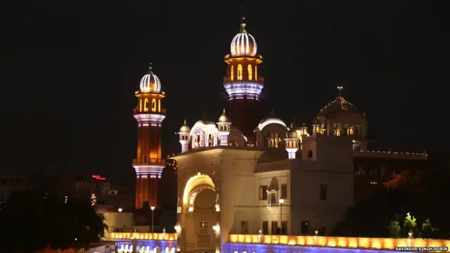 ਦਿਵਾਲੀ, ਅੰਮ੍ਰਿਤਸਰ, ਦਰਬਾਰ ਸਾਹਿਬ