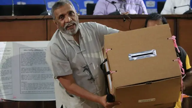 கொரோனா நெருக்கடிக்கு நடுவே இலங்கை 2020ல் நாடாளுமன்றத் தேர்தலை நடத்தியது.