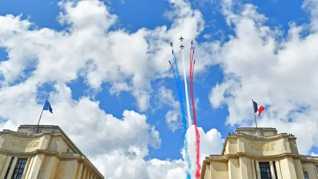 For Paris, France, dem use aeroplane show for sky take celebrate di handing over of 2024 Olympic Games to di city