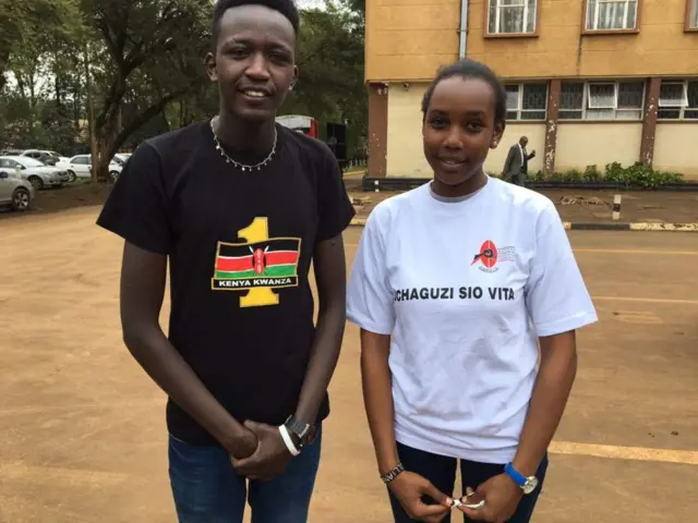 Sam Kiplagat et Juliet Cheptoo (manifestants) avaient 9 ans lors des violences de 2007 et disent en garder de tristes souvenirs.