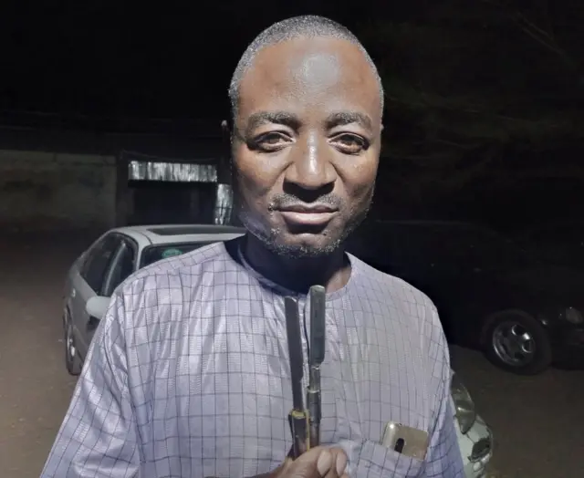 A man holding barbing blades