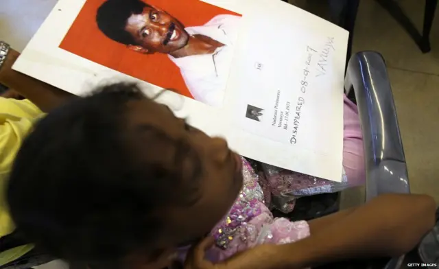 අතුරුදහන් වූ සිය ඥාතියා සොයා දෙන මෙන් ඉල්ලන දියණියක්