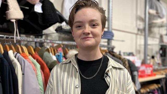 Selling second-hand clothes online became my full-time job' - BBC News