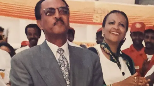 ድምጻዊ ጥላሁን ገሠሠ እና ባለቤቱ ሮማን በዙ