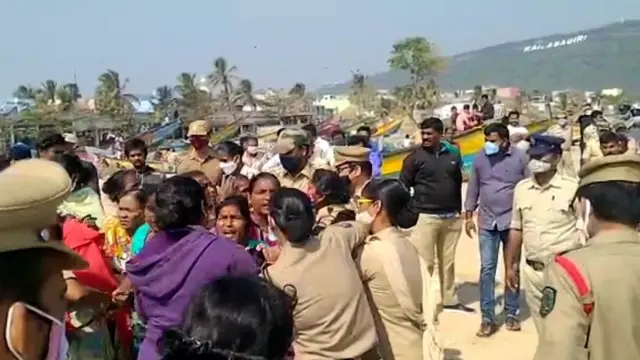 రింగు వలల వివాదం