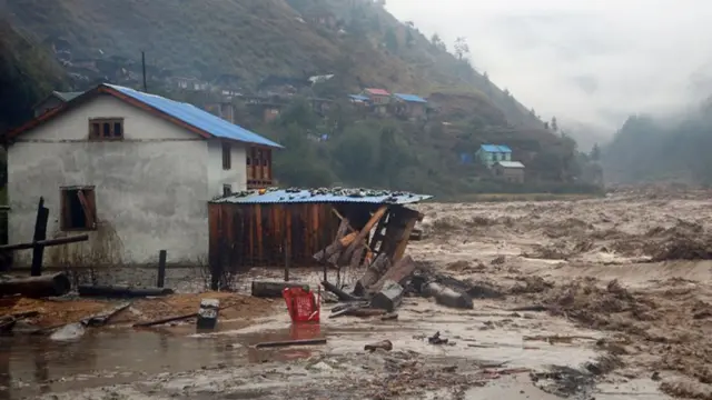 बाढीको जोखिममा रहेको तिला गाउँपालिका, नुवाकोटगाउँका सर्वसाधारणको घर
