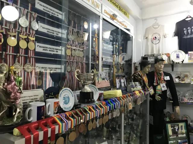 වයස අවුරුදු හැත්තෑවේ සහ අසූවේ ක්‍රීඩක ජෝඩුව