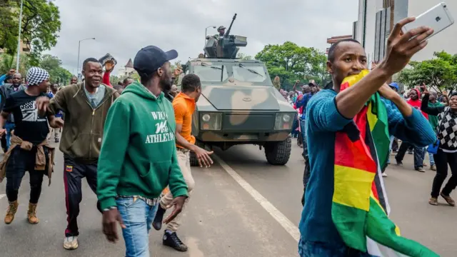 Марш и бронетранспортер