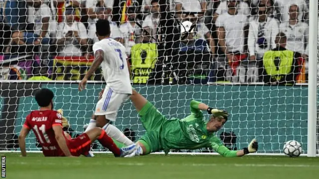 Thibaut Courtois cứu thua