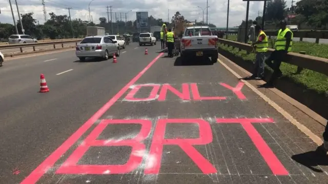 Nchini Kenya zilimetengwa barabara za mabasi ya mwendo kasi, lakini bado hazijaanda kutumiwa