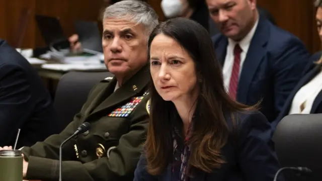 ايورېل هېنس