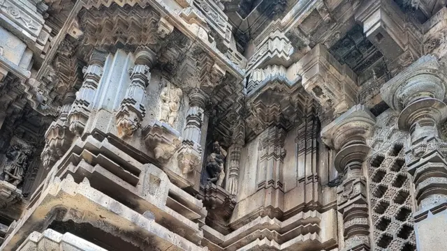 కొల్లాపూర్ మహాలక్ష్మి - అంబాబాయి ఆలయం