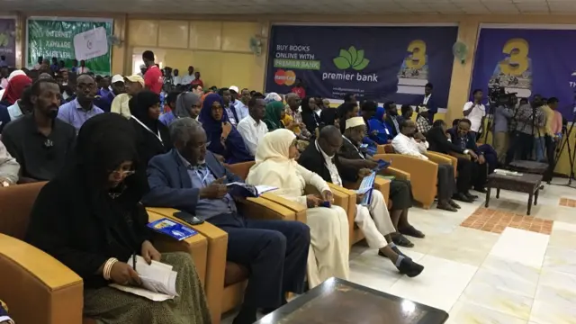 Fowsiyo Xaaji Aadan iyo Dr. Cabdiraxmaan Baadiyoow ayaa ka mid ah dadka buugaagtooda soo bandhigaya