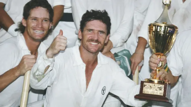 डीन जोंस