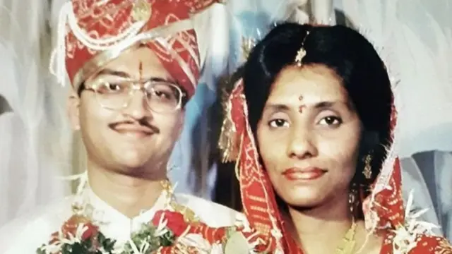 மரியா மஞ்சில், சந்தீப் ஜெயின் ஆகியோர் 22 ஆண்டுகளுக்கு முன்பு திருமணம் செய்து கொண்டனர்.