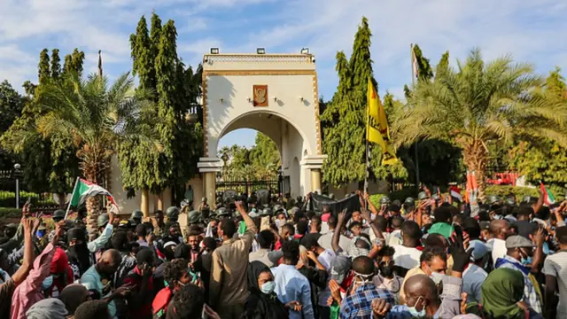 در تظاهرات یکشنبه هفته گذشته صدها هزار نفر به خیابان‌های خارطوم پایتخت سودان آمدند