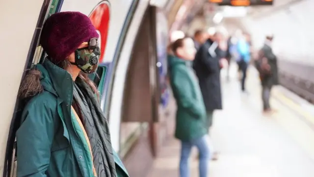 Fageenya namoota giddutti jiru eeguu