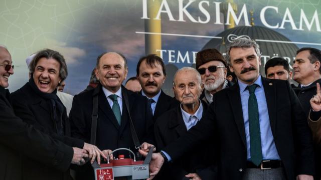 Topbaş, Taksim Cami temel atma töreninde.