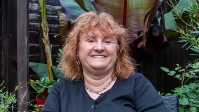 પૉલા: નોકરી ન મળે, તો નોકરી આપો