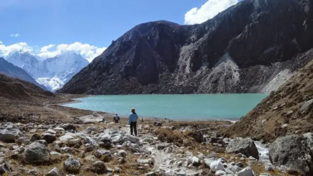 नेपालका लागि शरद् र वसन्त ऋणु पर्वतारोहण र पदयात्राका लागि प्रमुख मानिन्छन्।