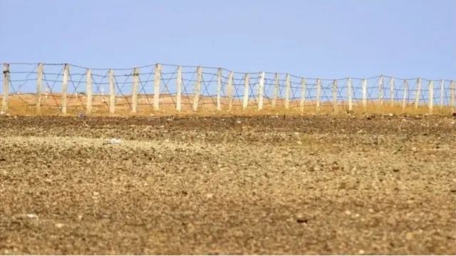السياج المغربي في منطقة الكركرات التي فجرت أزمة بين المغرب وجبهة البوليساريو