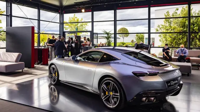 فراری هنوز ماشین کاملا الکتریکی در محصولاتش ندارد