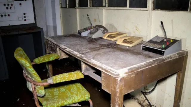 当德拉克罗隧道作为核掩体时，员工就在这样的房间工作，这是以前的区域政府（RSG）的办公室（图片来源： William Park）