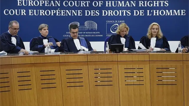 Як і в Міжнародному суді ООН, у Європейському суді з прав людини судді також спочатку визначаються із "прийнятності" справи