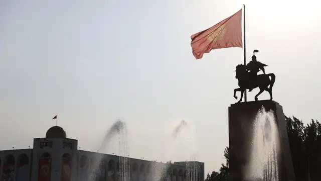 Порно барлығын кезекпен сорып алды