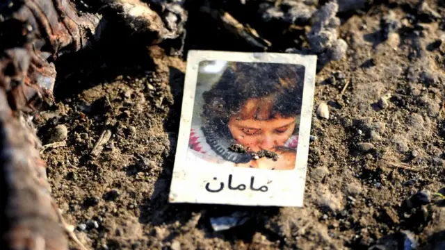 خانواده قربانیان از بین بردن اسناد از جمله خراب کردن محل سقوط با بولدوزر و شکستن موبایلها و تحویل ندادن لپتاپها را از جمله دلایل "پنهانکاری" واقعیت عنوان میکنند