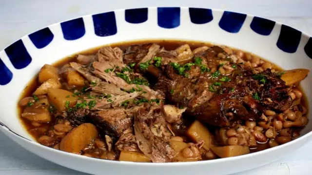 Мирандельская альейра часто добавляется в тушеное мясо с бобами