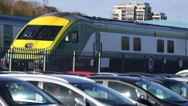 Itereni ya Iarnród Éireann yava i Galway ija i Dublin