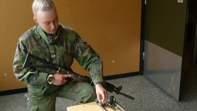 "근데 입대하고 나서 생각이 완전히 바뀌었어요. 입대 후 어떠한 차별도 받지 않았기 때문이죠."