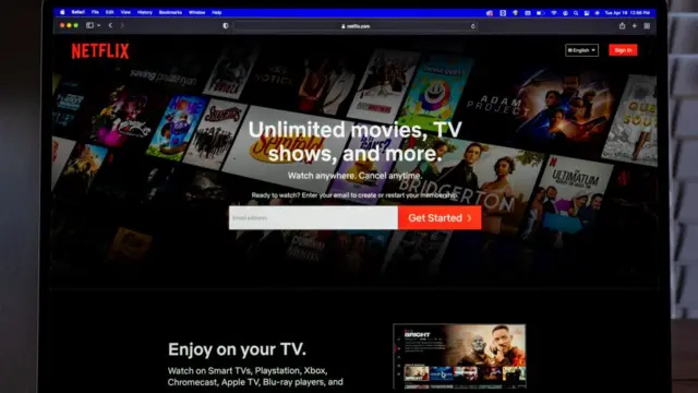 Computadora con Netflix abierto.