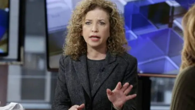 DNC başkanı Wasserman Schultz